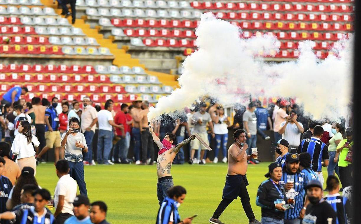 Los hechos violentos registrados en el estadio La Corregidora, durante el encuentro entre Querétaro y Atlas, dejó 26 aficionados heridos, tres de ellos de gravedad.
