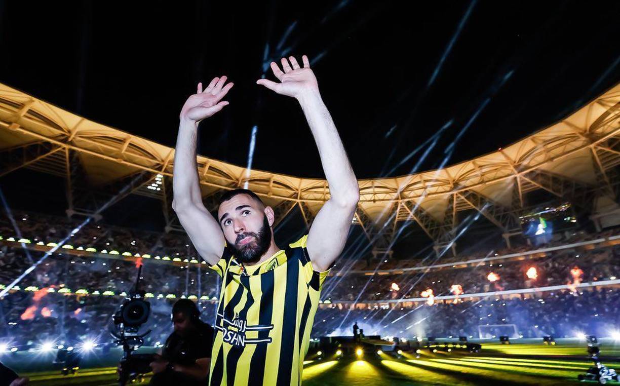  “Yo robé en casa de Ronaldo, Benzema, de Cruyff y no quise hacerlo en la de Messi”, confesó el capo albano al podcast de diario “El Español”.