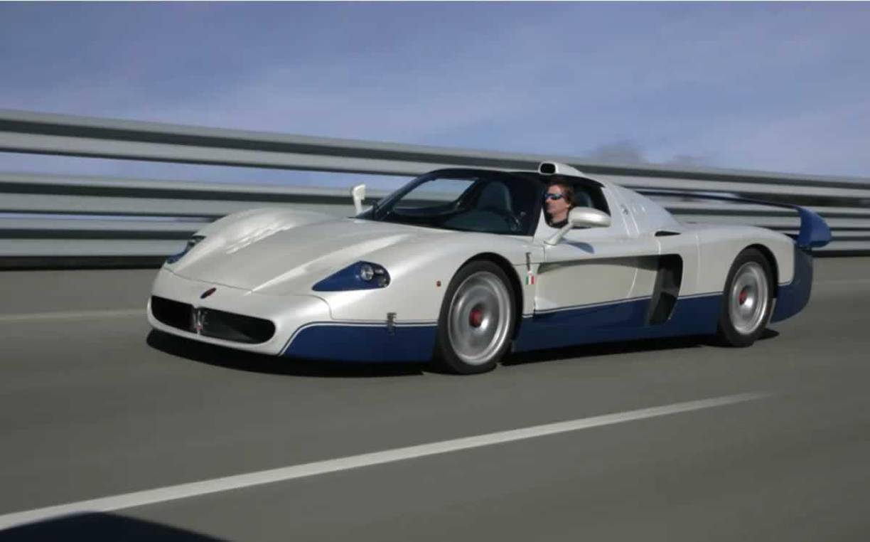 The Sun también publica que Neymar quiere en su garaje un Maserati MC12, que estaría a la venta en casi dos millones de euros.