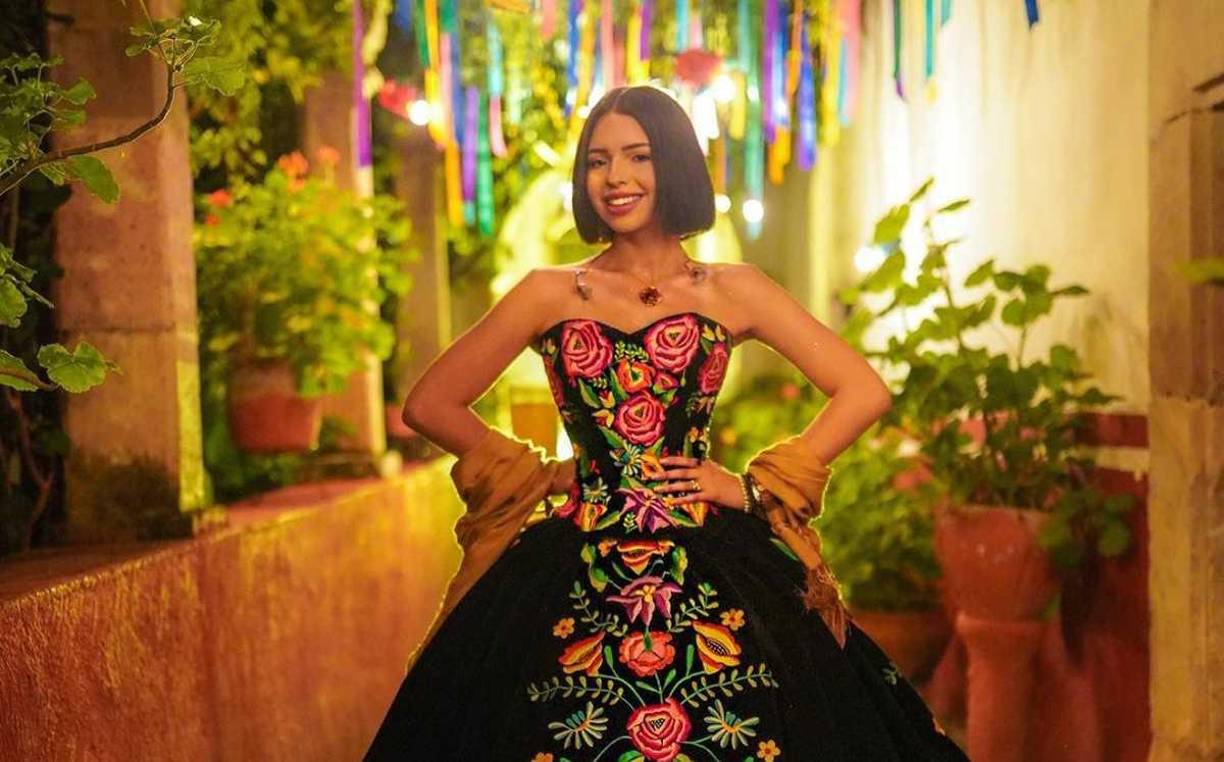 Otra ocasión que rompió las redes sociales fue la entrevista que Ángela brindó a un programa en Estados Unidos donde afirmó que Cazzu estaba enterada de su relación con Nodal mucho antes de que esta se hiciera pública y que nunca hubo infidelidad de su parte.