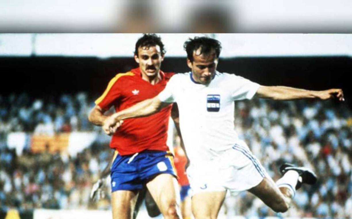 Jaime Villegas: Enorme defensor central que no fue considerado en el mejor 11 de todos los tiempos de Honduras. Fue líder en la zaga central de la Bicolor en el Mundial de España 82.