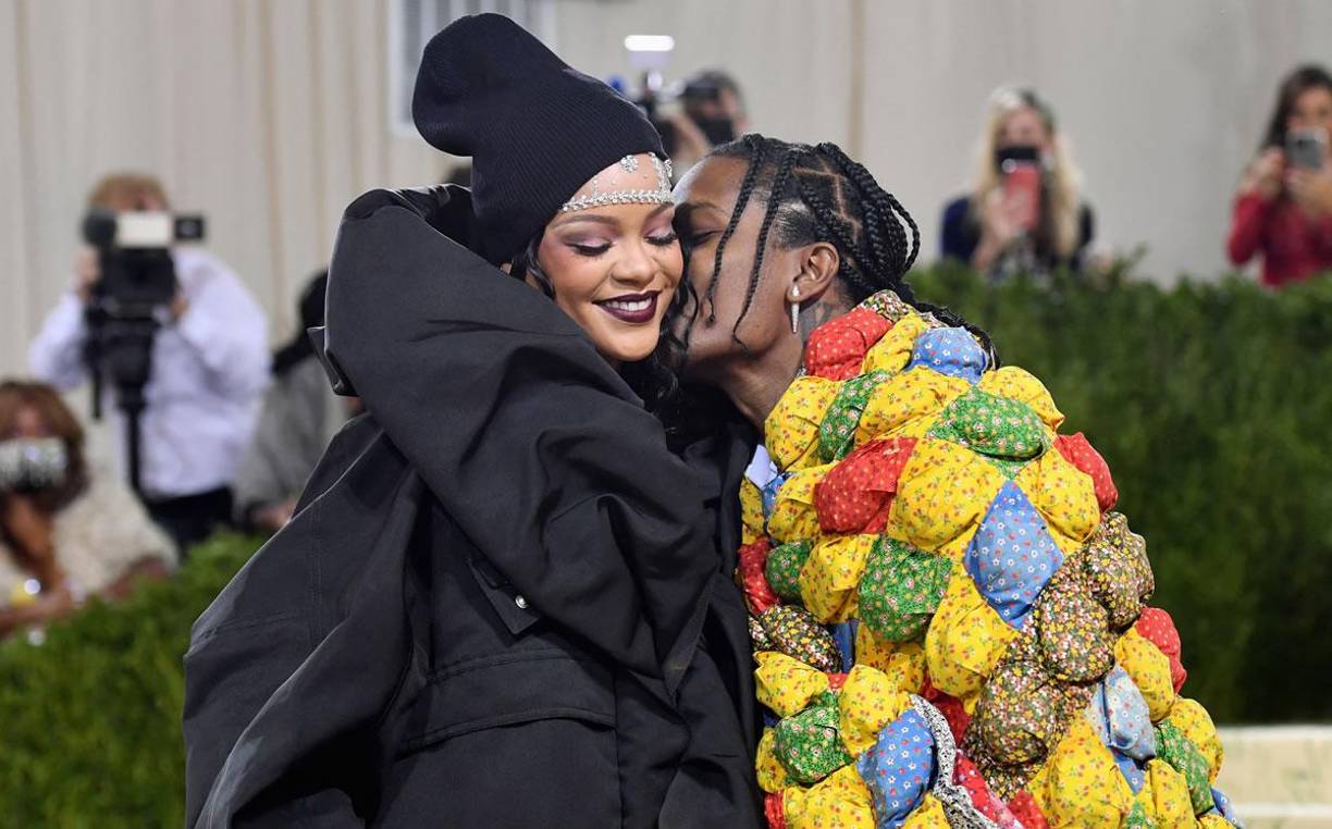  “Sí, su señoría” y “entiendo eso”, fueron las respuestas del rapero mientras la jueza Victoria Wilson fijaba una fecha para su próxima comparecencia ante el tribunal, planeada para el próximo 2 de noviembre.