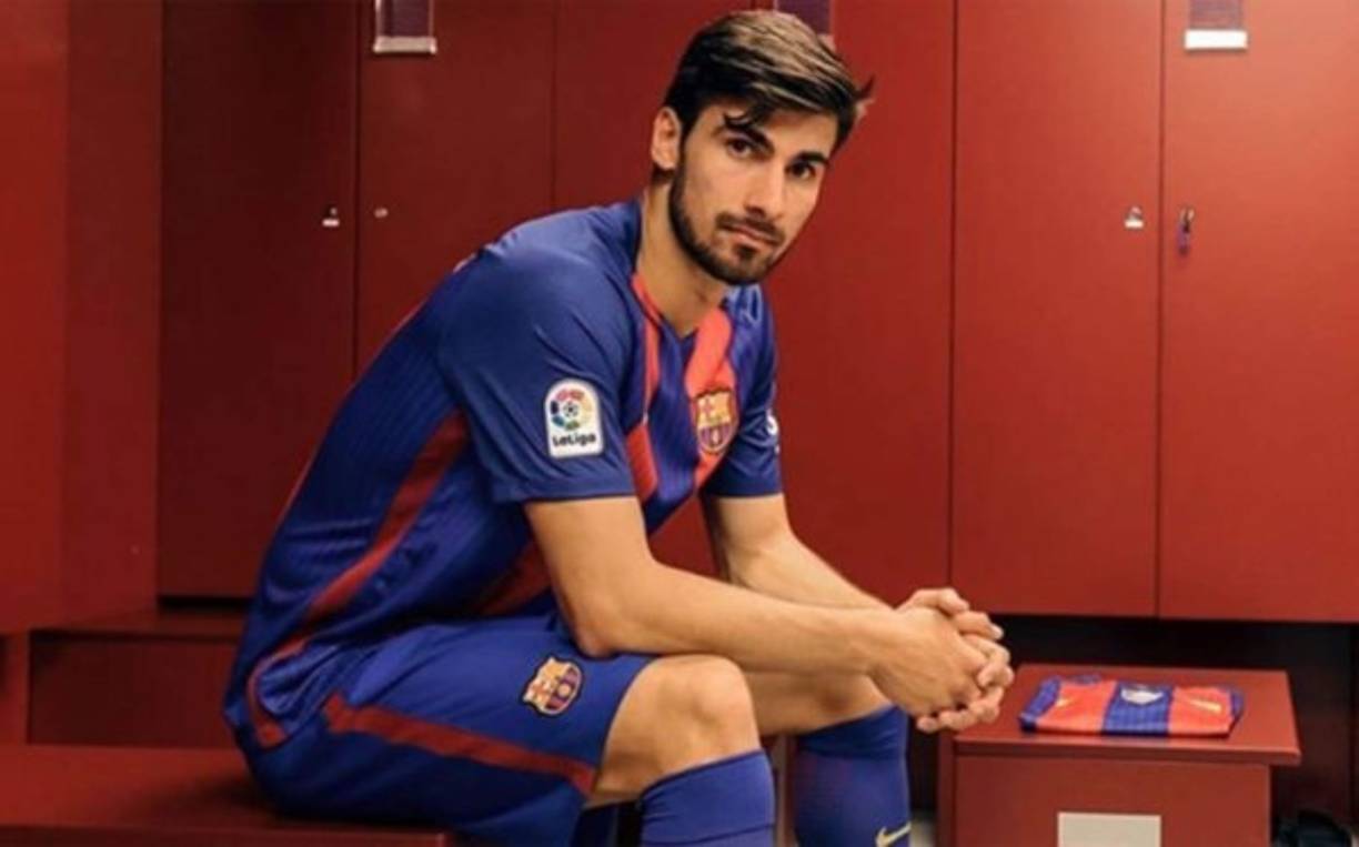 El director ejecutivo de la Juventus, Giuseppe Marotta, descartó el interés en hacerse con el jugador portugués André Gomes. 'Hemos hablado con los dirigentes del Barcelona pero no de fútbol. De André Gomes sólo se habla en la prensa, pero no es un objetivo para nosotros en este momento'. Parece que si el centrocampista quiere salir de Barcelona tendrá que ser a otro equipo.
