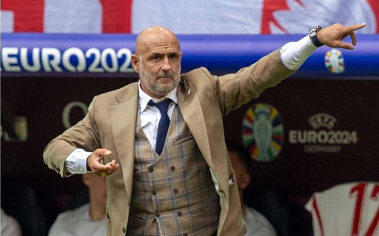 Michal Probierz - El entrenador polaco se embolsa un salario de 560 mil euros en la Selección de Polonia.