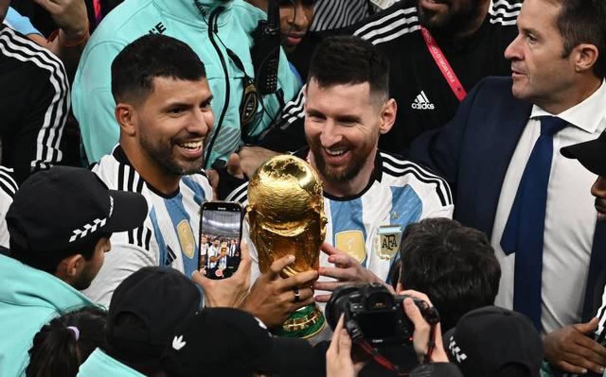Sergio ‘Kun’ Agüero es considerado como el mejor amigo de Lionel Messi y ahora ha dejado entrever lo que desea hacer “La Pulga” con su futuro para la próxima campaña.