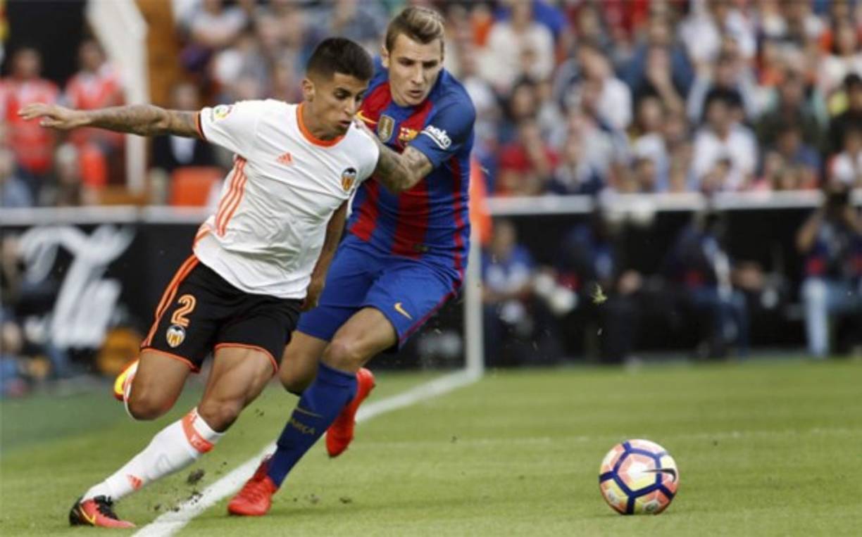 Medios españoles confiman que el joven lateral del Valencia, João Cancelo, serìa nuevo jugador del Barcelona pero no en enero, si no que en junio. El Barça ya tendría atado el fichaje del portugués.