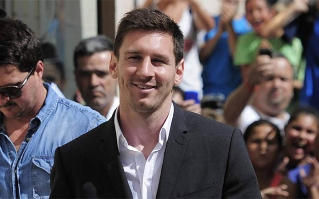 Finalizar su carrera en el fútbol norteamericano era una de las opciones que pasaban por la cabeza de Messi, tentado también por el Inter Miami, propiedad de David Beckham, que también suspira por su gran amigo Luis Suárez.