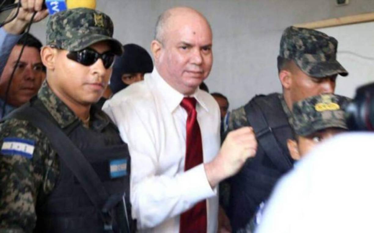 Los tribunales de sentencia de San Pedro Sula impuso tres años de prisión al exalcalde Rodolfo Padilla Sunseri por el delito de abuso de autoridad. Padilla Sunseri fue declarado culpable el pasado septiembre por haberle prestado ilegalmente unos L.400,000 lempiras de las arcas municipales a Ada Muñoz Torres, exjefa de Control de Ingresos.