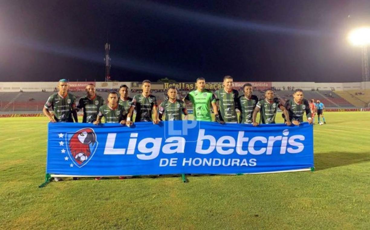 Con esta oncena saltó al campo el Marathón ante el Vida.