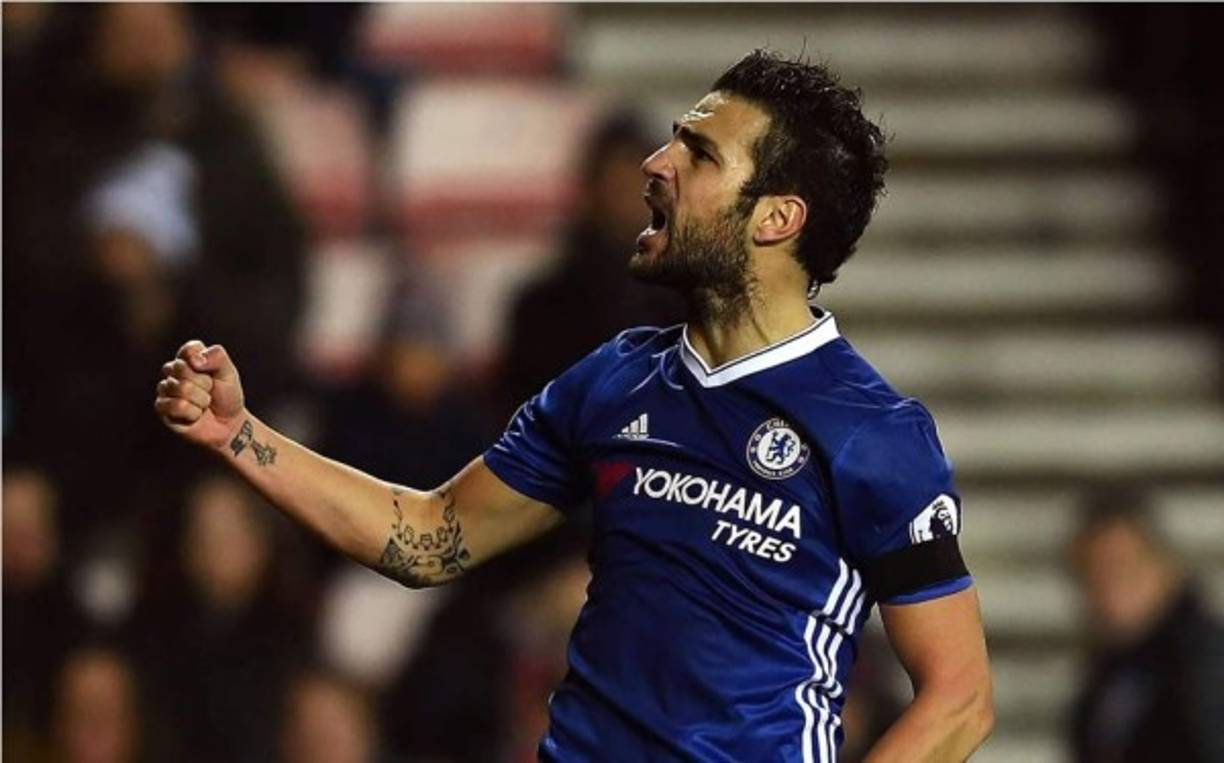 El Guangzhou Evergrande quiere aprovechar la poca participación de Cesc Fábregas en el Chelsea para hacerse con una de los mejores jugadores españoles de los últimos años. El equipo londinense pide unos 47 millones de euros por el centrocampista, cifra que no es insalvable para el equipo entrenado por Scolari, según informa el Daily Mail.