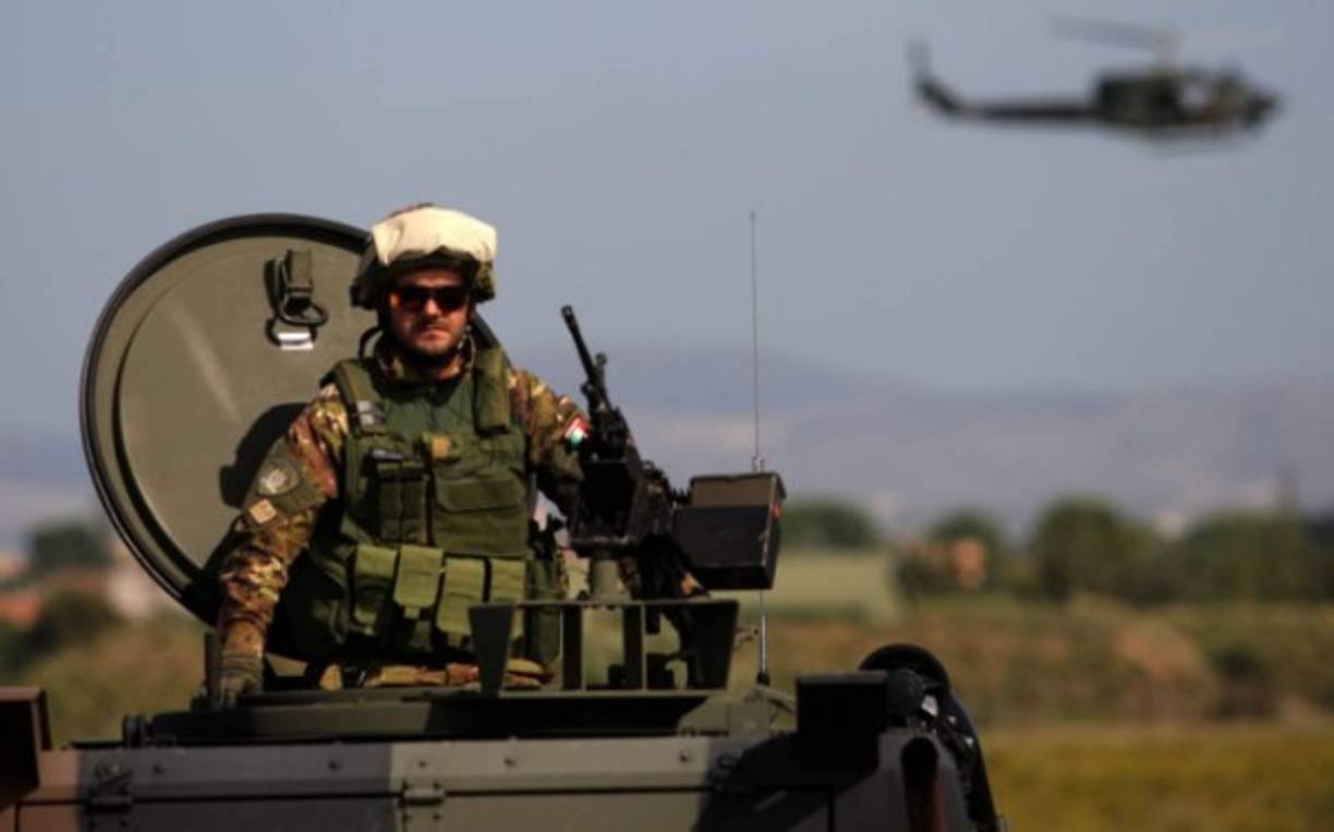 8. Italia: Otro miembro clave de la OTAN, tiene más de 300,000 militares y cuenta con un presupuesto de Defensa de $34 billones. Además posee dos portaviones nucleares y 6 submarinos. Entre sus fuerzas terrestres se cuentan 586 tanques.<br/><br/>