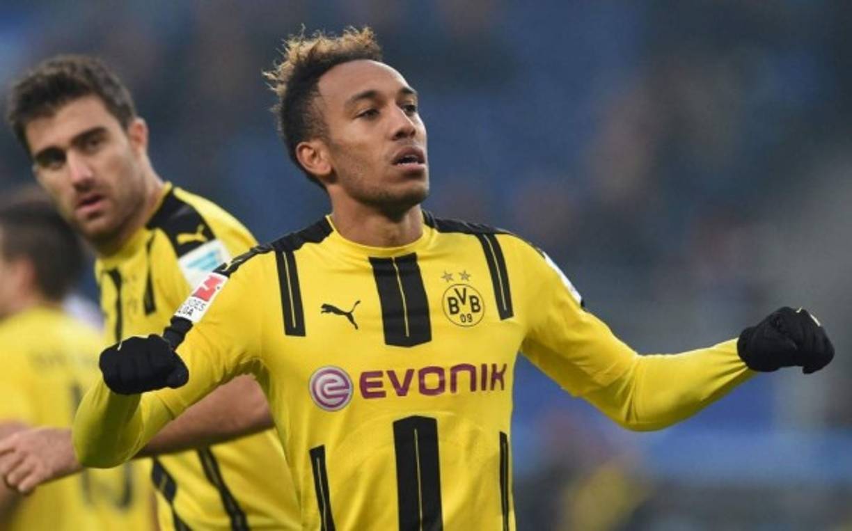 Pierre Emerick Aubameyang podría tener los días contados en el Borussia Dortmund. El delantero gabonés, que en cada verano es protagonista de multitud de rumores con los grandes equipos de Europa, habría cerrado, según informa 'Bild', su fichaje por el PSG.