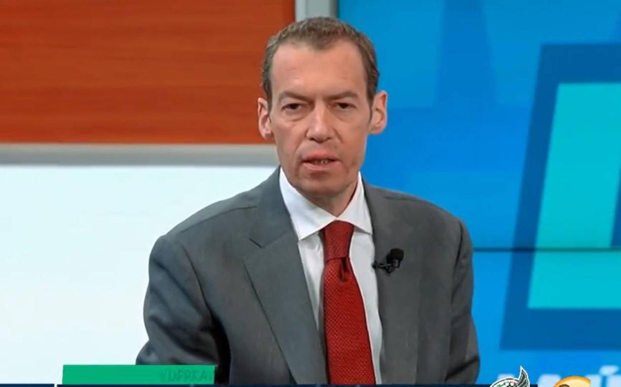 “Les voy a contar en exclusiva lo que pasó este año, donde estuve mucho tiempo en los hospitales. Ingresé a principios de noviembre para que me revisaran un tema de la espalda, un par de vertebras que tengo desviadas y a que me revisaran la operación que me había hecho en enero en el estómago”, comenzó explicando el comunicador a través de un audio en su cuenta de YouTube.