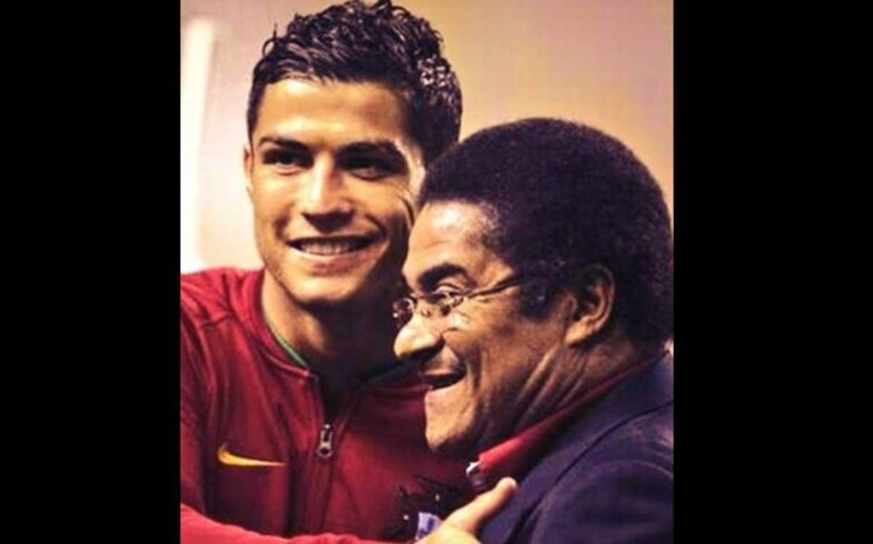Cristiano Ronaldo es un fiel admirador del ex futbolista Eusebio (QEPD). CR7 marcó dos goles en el día de la muerte del ex atacante y los dedicó con gran entusiasmo y admiración. Varios ex futbolista consideran a Eusebio como uno de los mejores de la historia.