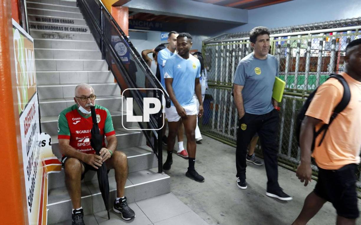 El encuentro de los entrenadores Manuel Keosseián y Héctor vargas fue diferente, se vivió un momento tenso en las instalaciones del complejo deportivo sampedrano.