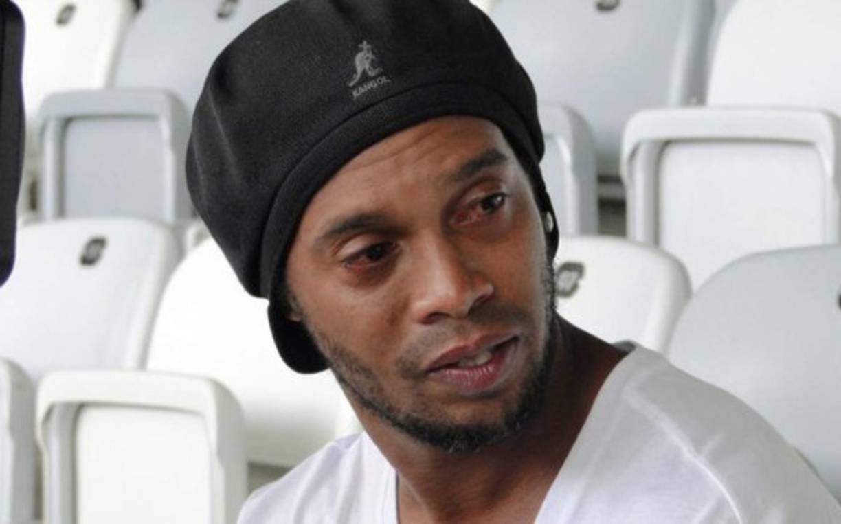 ¿Por qué Ronaldinho está en la cárcel en Paraguay? Esa es la pregunta que muchos se hacen en los últimos días debido a la situación que atraviesa el exjugador brasileño. Hoy te contamos los detalles que provocaron la ruinda de la leyenda brasileña.