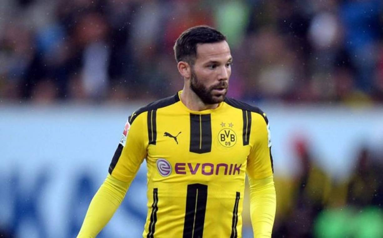 El mediocampista alemán de origen español Gonzalo Castro se va al Stuttgart, tal y como anunció el Borussia Dortmund en sus redes sociales.