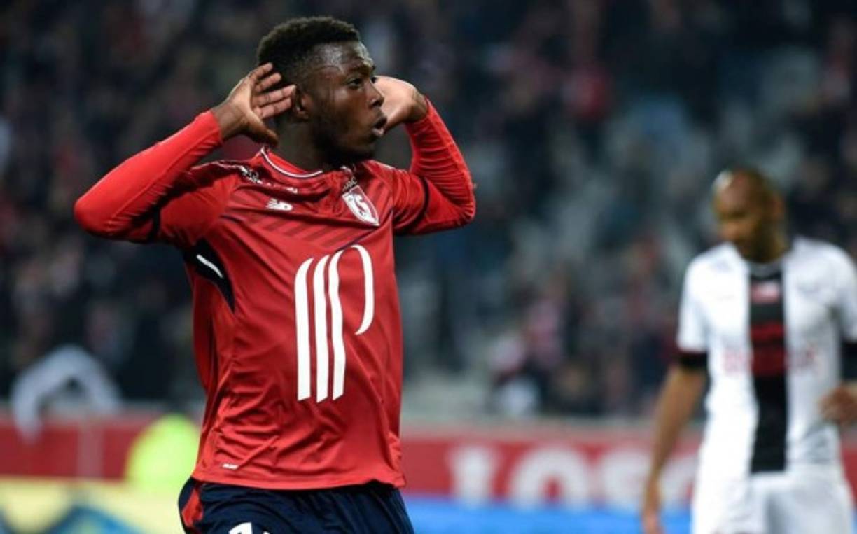 Nicolás Pepe - Marfileño, delantero, 23 años, Lille. Ha marcado seis goles en nueve partidos. Zurdo, el Barça lo sigue hace meses pero el fichaje de Malcom le quita opciones ya que es un futbolista que suele partir desde la banda y no juega de delantero centro, que es donde realmente el Barça debe empezar a buscarle un sustituto a Suárez. Sería una inversión. Su valor de mercado es apenas de 16 millones de euros. El Sevilla lo quiso este verano.