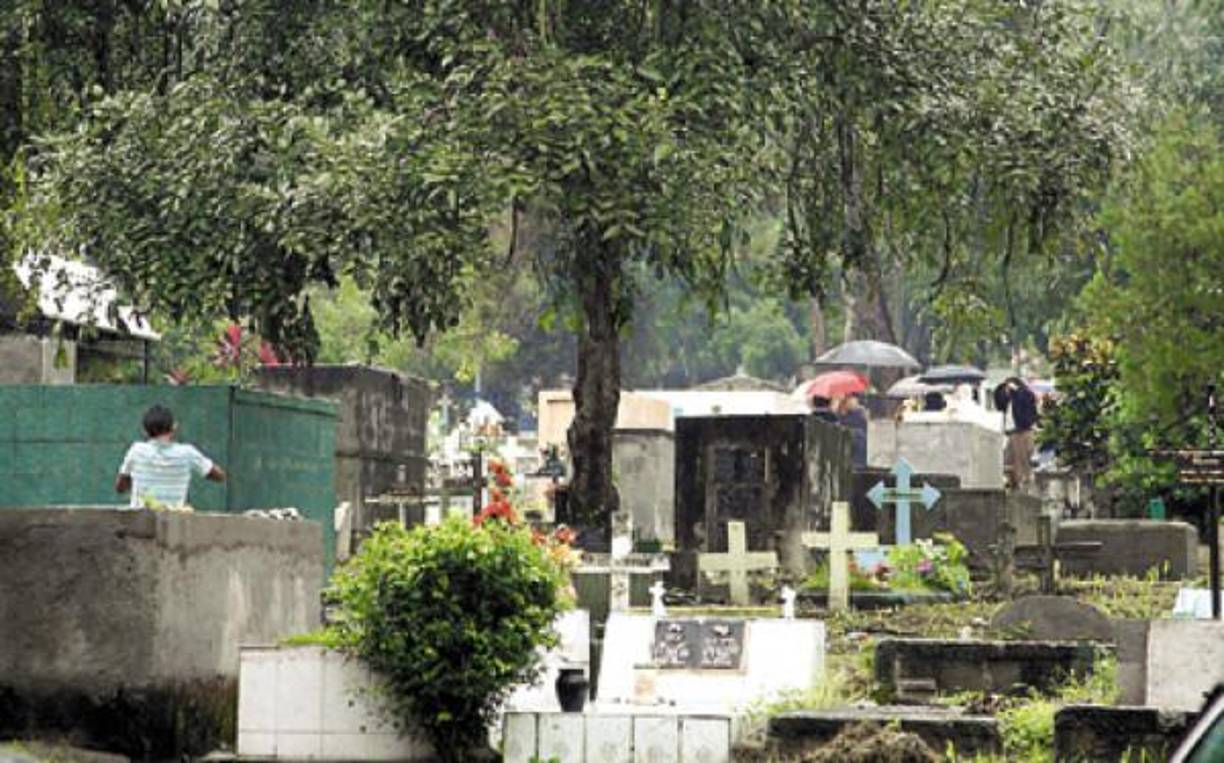 Entre los muertos figuraban 24 hombres y dos mujeres que no fue posible su identificación científica por método de huellas. El depósito de cadáveres desconocidos se satura con frecuencia por la violencia que sufre el país.