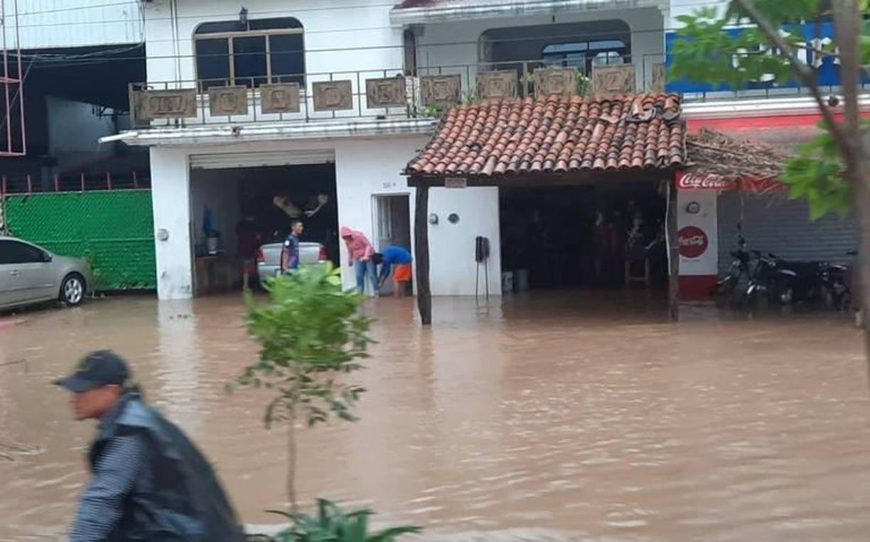 En la mayor parte del país habrá lluvias por esta combinación de la zona de baja presión con alta probabilidad para desarrollo ciclónico, canales de baja presión extendidos en diferentes regiones e inestabilidad en la atmósfera alta, y el aporte de humedad generado por la circulación de Blas.
