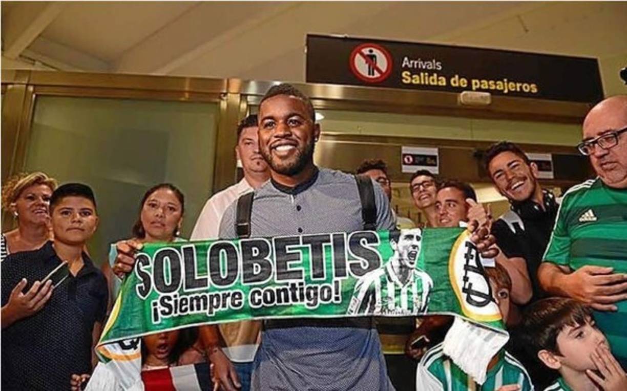 El Arsenal ya ha confirmado que el atacante costarricense Joel Campbell jugará cedido en el Betis de la Liga Española. El tico regresa a España.