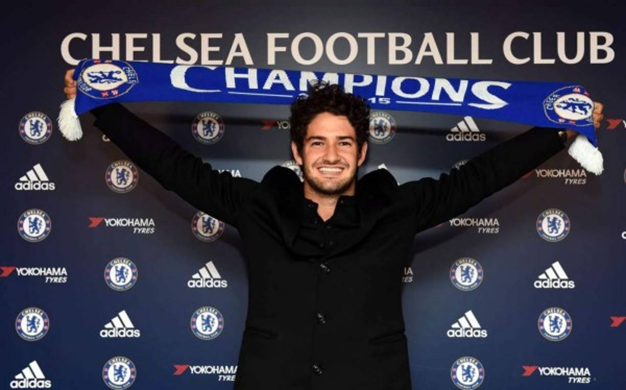 Ante la salida de Ramires, el Chelsea decidió regresar a Europa a Alexandre Pato, quien se encontraba en calidad de préstamo en el Sao Paulo, un movimiento de llamar la atención, ya que el delantero brasileño se quedó en promesa en su paso por Italia.