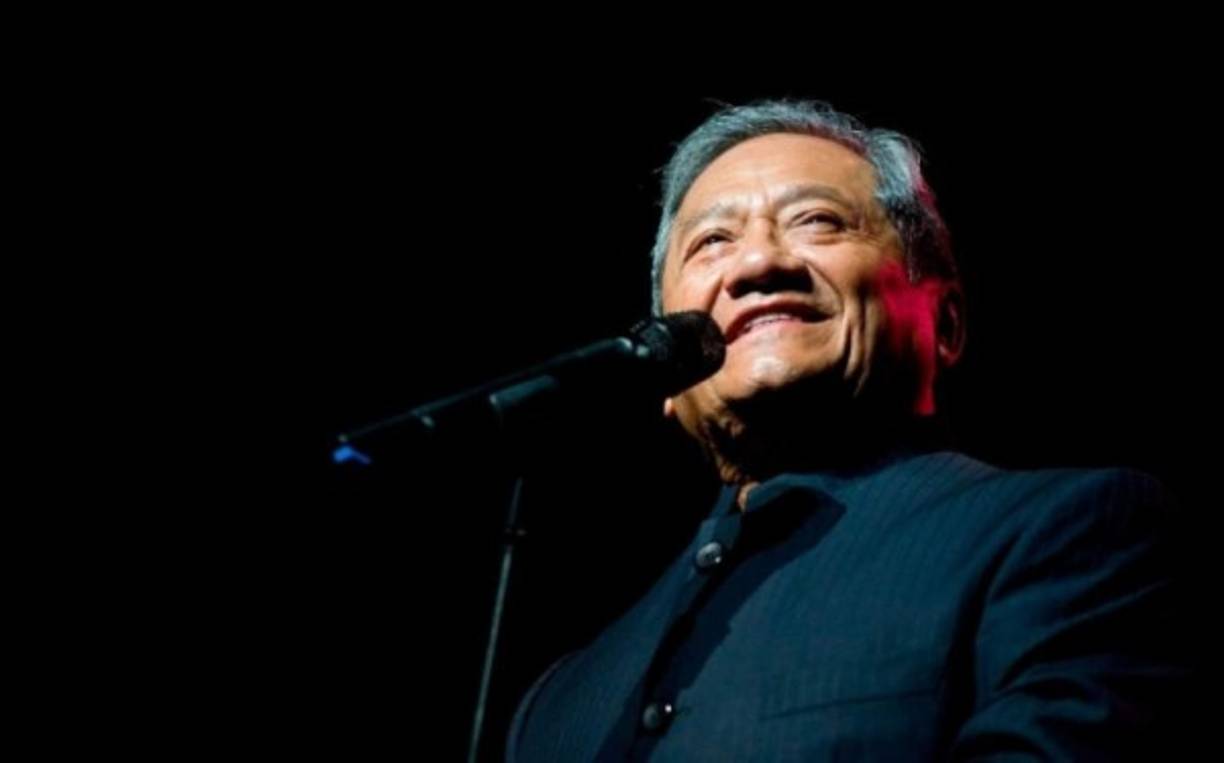 Conocedor de la tradición del bolero y de gran sensibilidad, el compositor conectó con la audiencia con temas que han sido versionados a lo largo de los años por artistas de la talla de Elvis Presley, con 'It's impossible', una versión en inglés de 'Somos novios'.