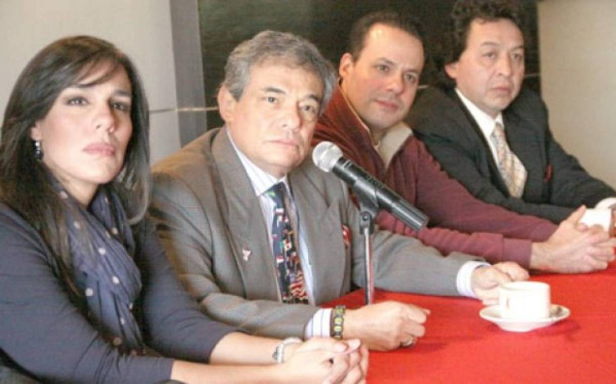 Sin embargo, los hijos mayores de José José no se quedaron de brazos cruzados pues recientemente informaron que habían comenzado una demanda contra su hermana.