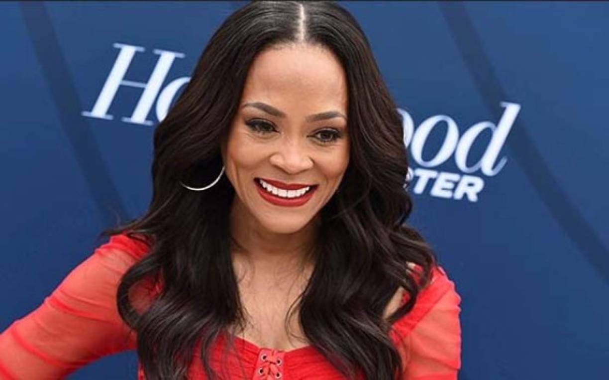 Robin Simone Givens es una actriz estadounidense, principalmente reconocida por su papel como Darlene Merriman en la serie de ABC Head of the Class. Hoy cuenta con 55 años de edad y hace un tiempo atrás estuvo con Mike Tyson y posteriormente con Brad Pitt.