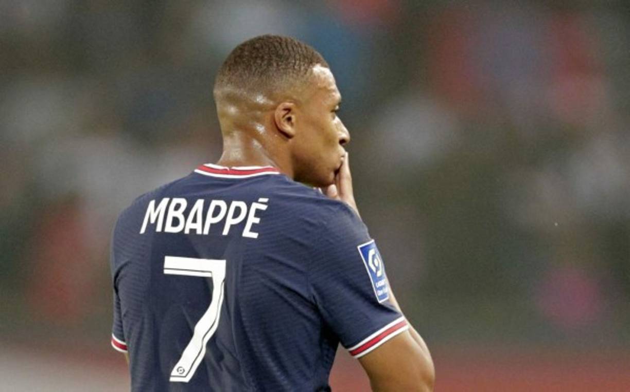 Después, en el partido, Kylian Mbappé marcó un gol y lo celebró con este gesto. ¿A quién iba dedicado?