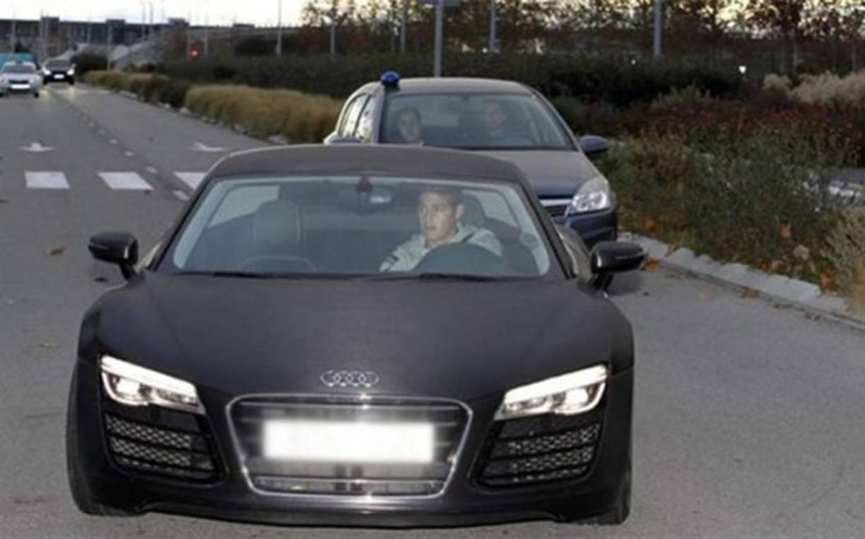 3. Hay programadas una clases de manejor. ​La retirada de licencia a Benzema, el exceso de velocidad de James o el pinchazo de Arbeloa en Valdebebas. Florentino puede montar unas jornadas de seguridad vial para el día de la Copa del Rey.