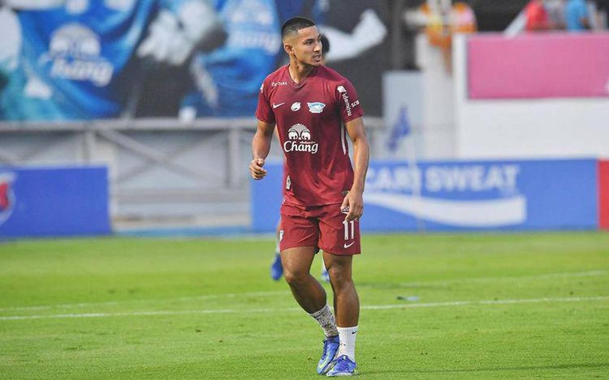 “Hemos fichado al jugador más rico del mundo”, dijeron en su presentación en Chonburi y después reconocieron que no tendría más privilegios que cualquier otro compañero.