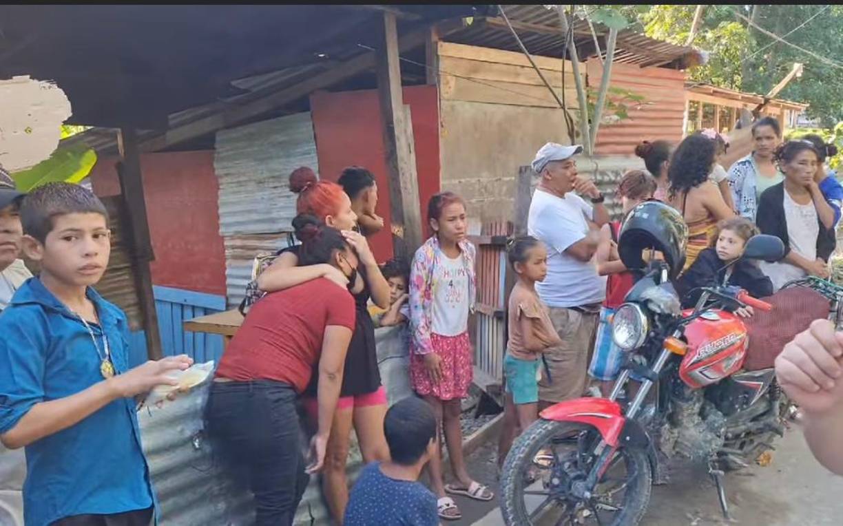 Al trascender la noticia, varios vecinos y familiares llegaron a la vivienda para acompañar a la familia, estaban consternados porque la niña solo tenía un año y medio, pero consideraron que fue un accidente, ya que la madre estaba haciendo los quehaceres del hogar.