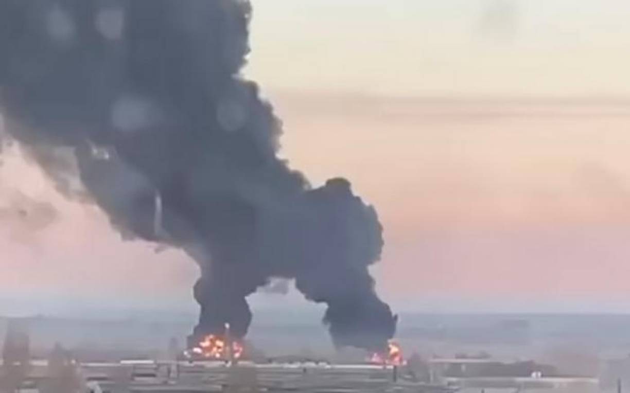 “He tomado la decisión de una operación militar”, declaró el mandatario ruso Vladimir Putin en un discurso televisado de madrugada, asegurando que no buscaba la “ocupación”, sino “una desmilitarización y una desnazificación” de Ucrania y la defensa de los rebeldes prorrusos del este del país.