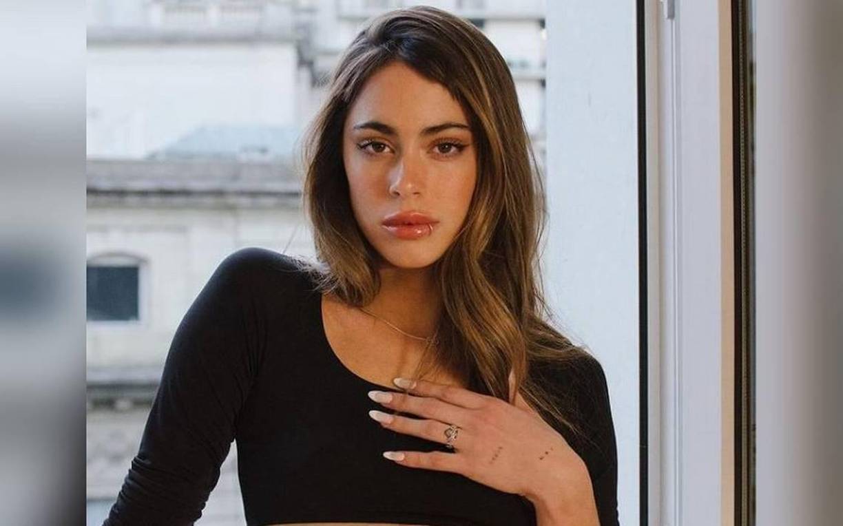 La cantante argentina Tini Stoessel se contagió de coronavirus y tuvo que cancelar varias presentaciones. El padre de la artista, Alejandro Stoessel, se comunicó con el periodista Ángel de Brito del programa “Los ángeles de la mañana” para confirmar la noticia.