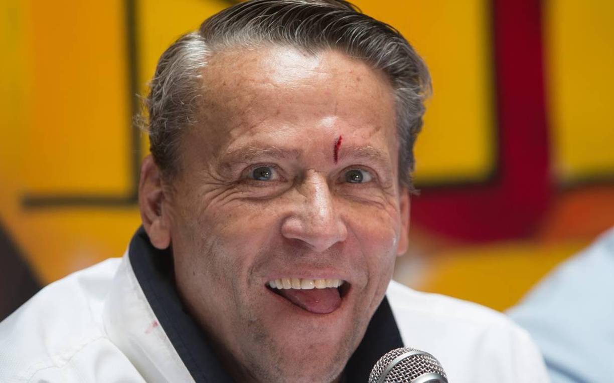 ¿Cuánto tiempo podría pasar en la cárcel Alfredo Adame? Además de la sentencia económica que ya cumplió, lo condena también incluye la publicación de la disculpa en los mismos medios en los que Alfredo Adame difundió las agresiones contra Diana Golden. Esa es la parte que Adame no ha cumplido y es por la que se le podría sancionar con arrestos. Esto explicaron los representantas legales de la actriz.