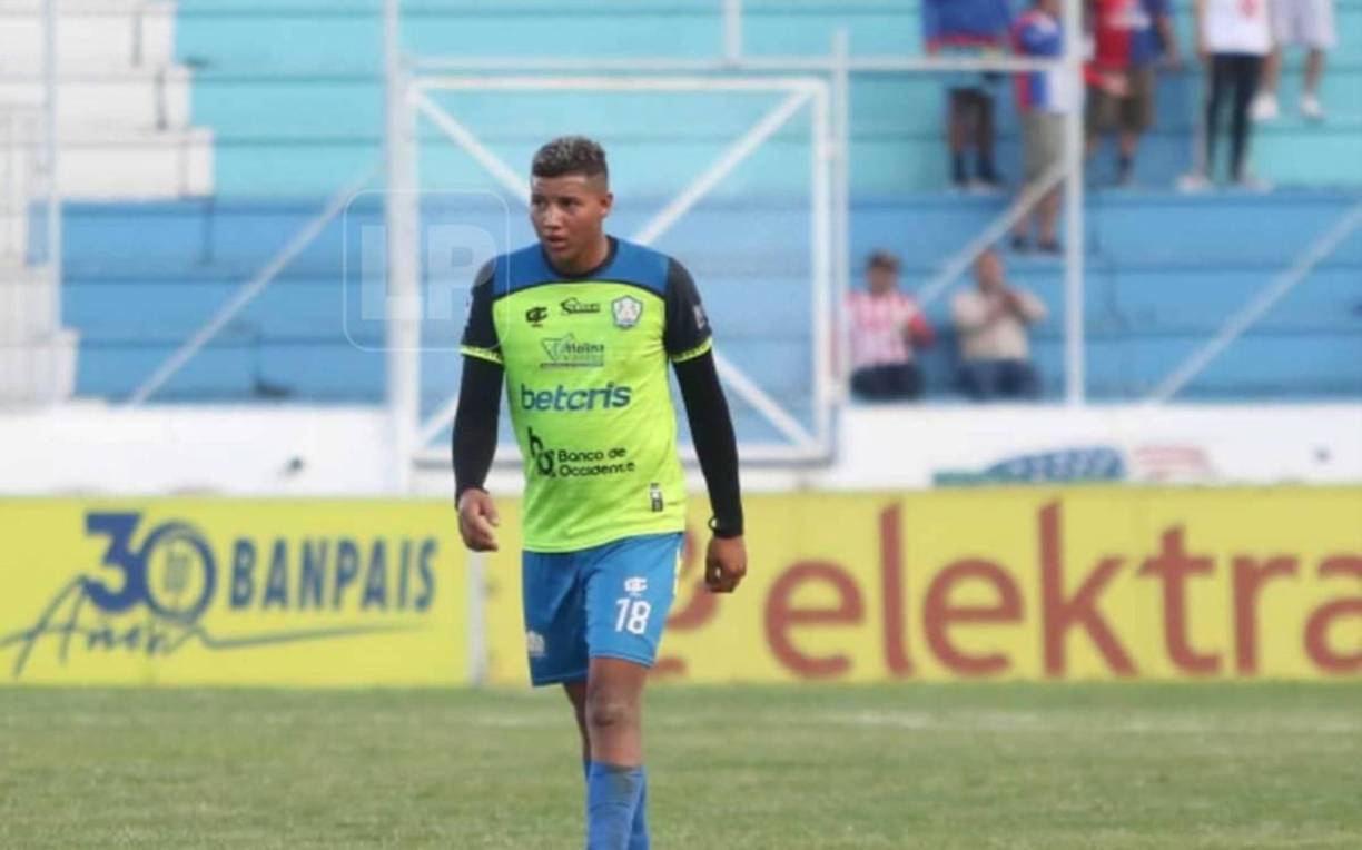 Ángel Villatoro: El presidente de Olancho FC anunció que el atacante hondureño tiene ya un contrato arreglado con el Nacional de la primera división de Uruguay.