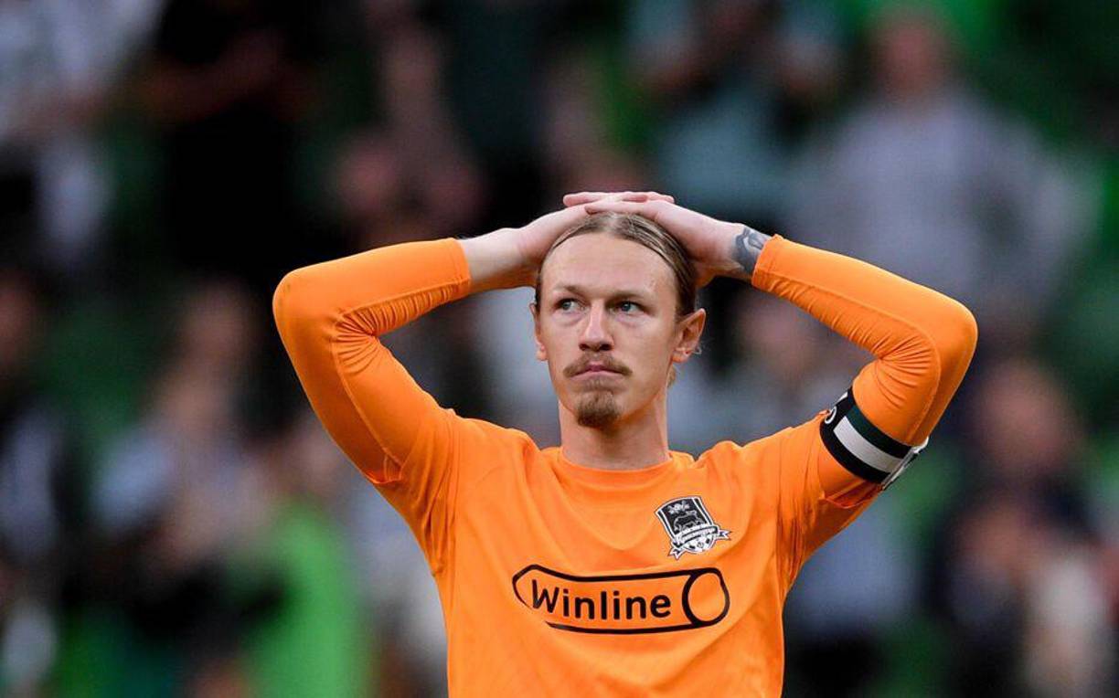 El PSG está a un paso de cerrar el fichaje del portero Matvey Safonov. El ruso, de 25 años, perteneciente al Krasnodar, podría convertirse en el primer refuerzo estival de los parisinos, por un montante que asciende a 20 millones de euros. 