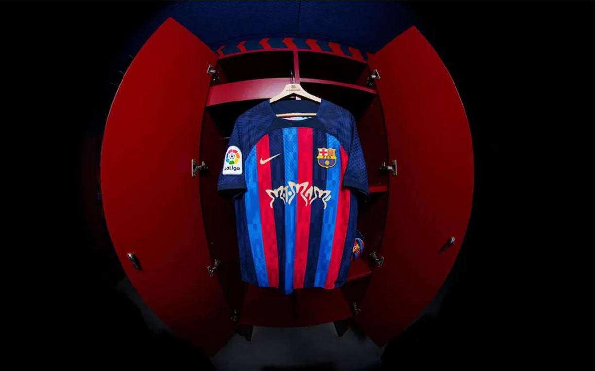 El anuncio de la camiseta ha venido con polémica, pues los precios son abismales, detalle que ha enfurecido a los fans del club y de la propia cantante.