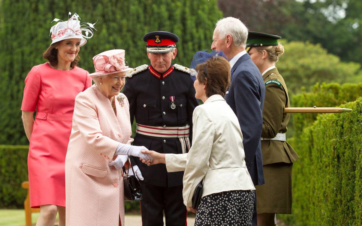 Mayo de 2011: Isabel II realiza una visita histórica de reconciliación a la República de Irlanda, la primera de un monarca británico desde la independencia en 1922.