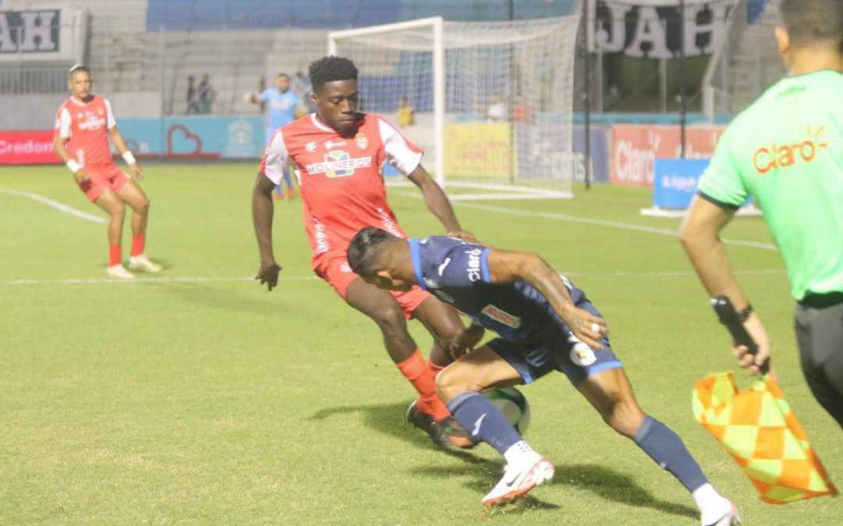 El Ciclón Azul lo intentó pero no pudo abrir el cerrojo en la primera parte del encuentro. 