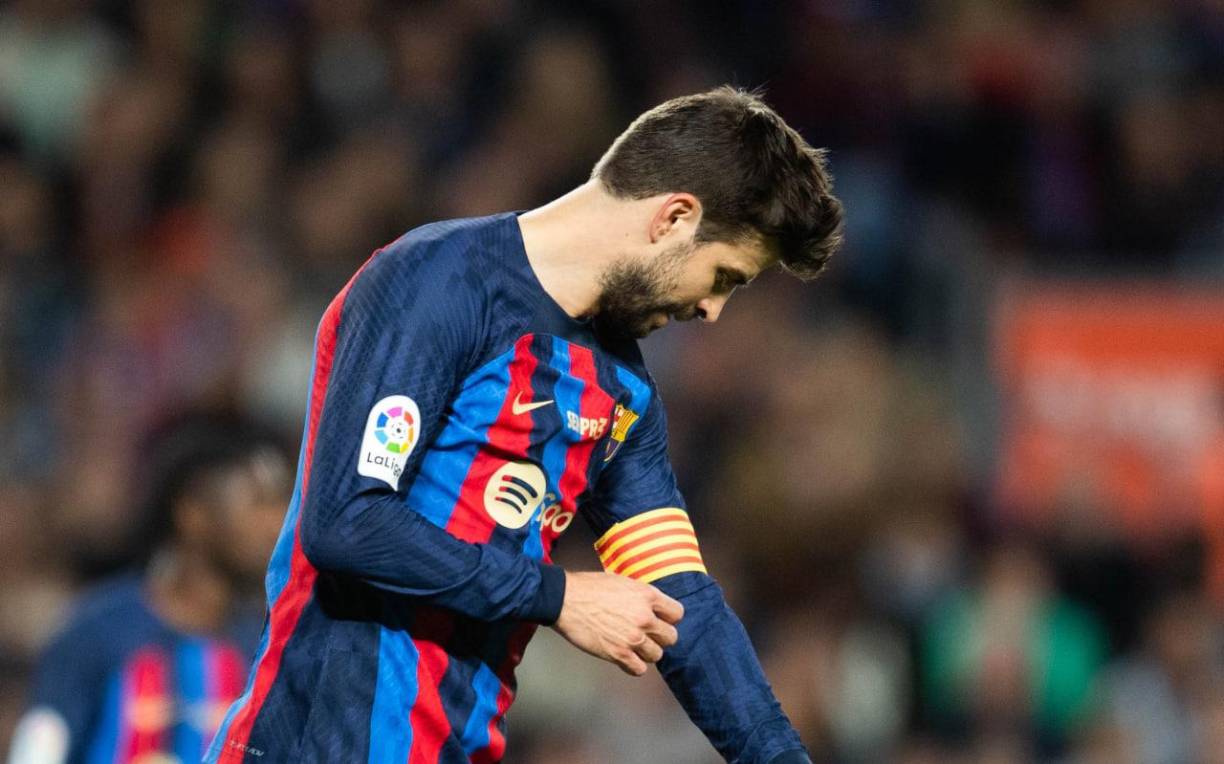 El defensa Gerard <b>Piqué</b> se despidió este sábado de manera definitiva de su afición del Camp Nou como jugador con una dulce victoria de su equipo ante el Almería, por 2-0 en la 13ª jornada de LaLiga. 