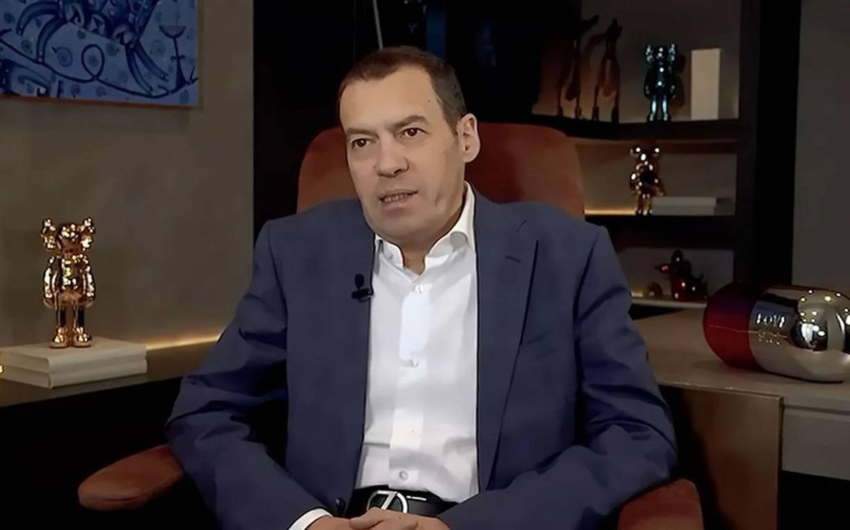 Esta determinación fue aplaudida por los seguidores del comunicador, quienes vieron esto como la mejor manera de honrar la memoria del periodista, el cual se hizo de un gran reconocimiento en el mundo deportivo, principalmente en lo que refiere al futbol.