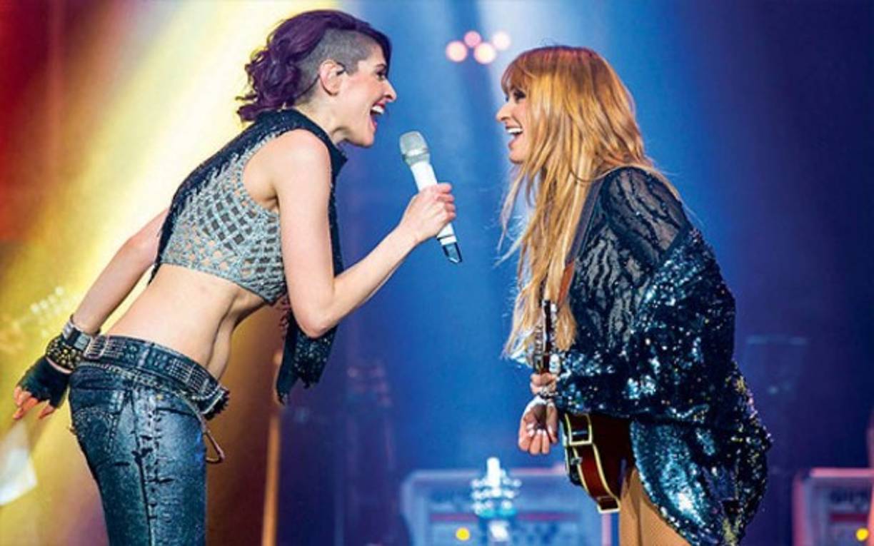 Ha*Ash es un dúo de pop-rock originario de México, formado por las hermanas Hanna y Ashley Pérez Mosa. Desde muy pequeñas estas hermanas compartieron su pasión por la música y desde los 5 y 7 años comenzaron a cantar en una iglesia de la localidad de Louisiana. 'Llevamos mucho tiempo queriendo participar del festival más importante de Sudamérica, entonces estar en Viña será un momento muy importante que se lo debemos a nuestros fans' indicó Hanna, luego de enterarse de su participación.
