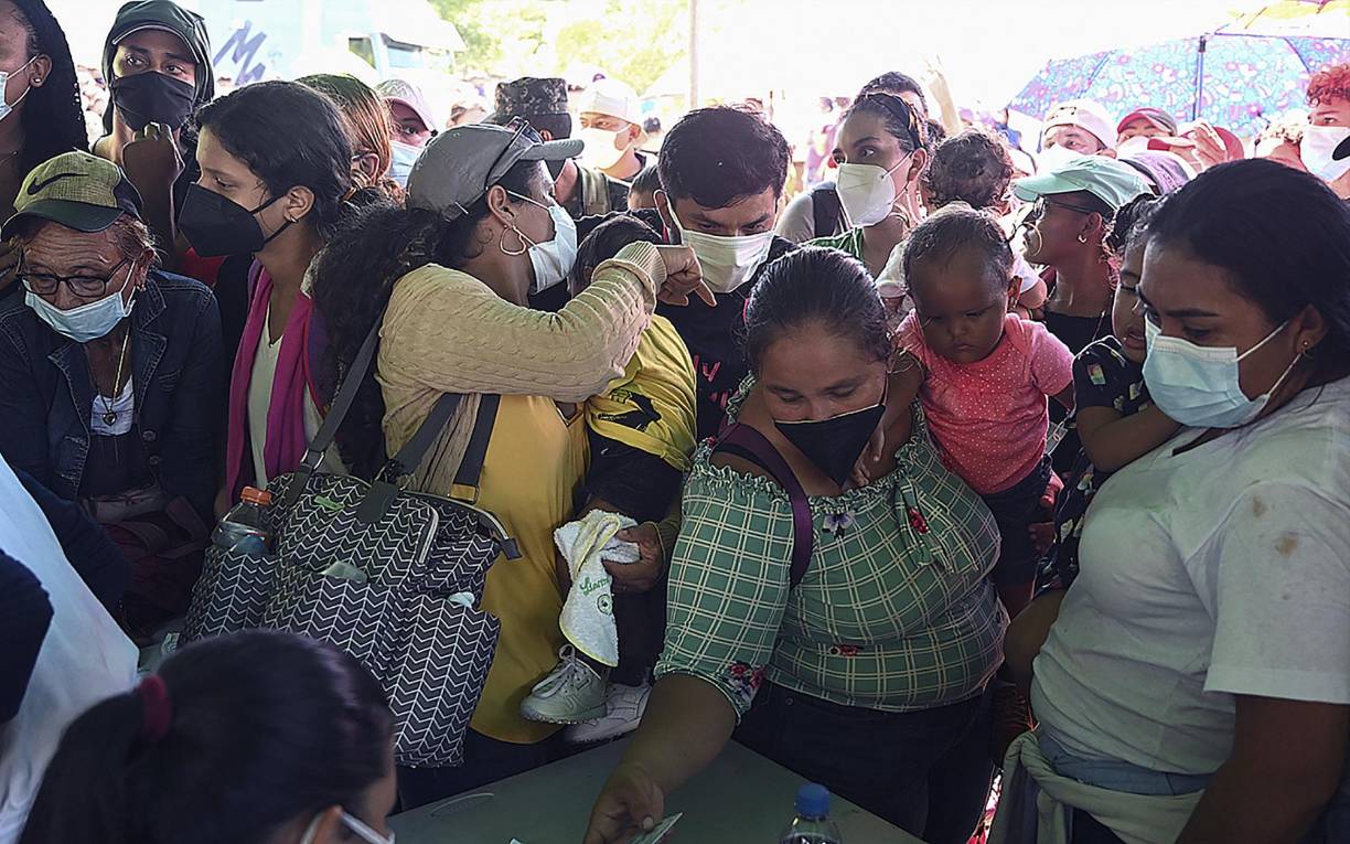 Mientras que a las mujeres embarazadas se les está aplicando el biológico de la farmacéutica Pfizer. 
