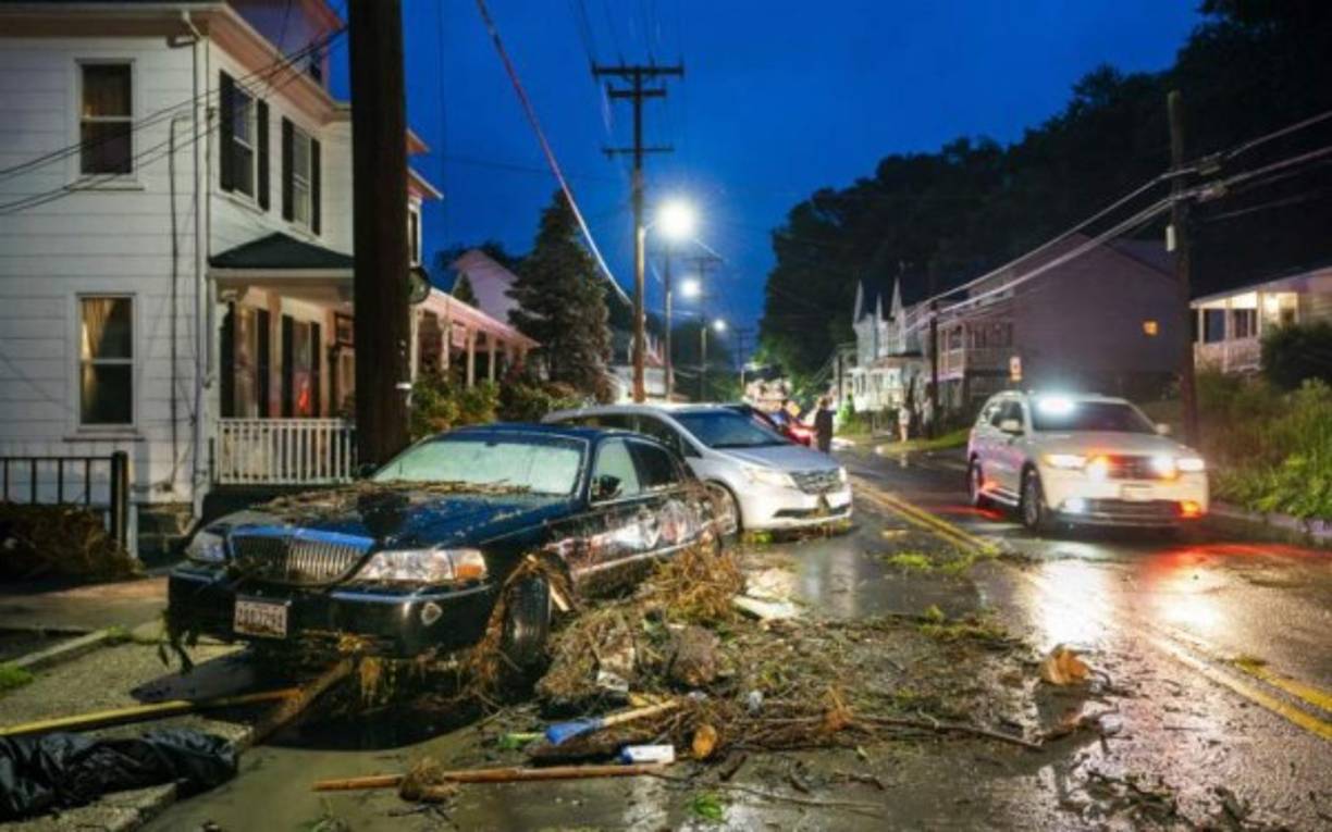 Imágenes de medios locales muestran la detrucción en las príncipales avenidas de Ellicott City luego de que las aguas bajaran.