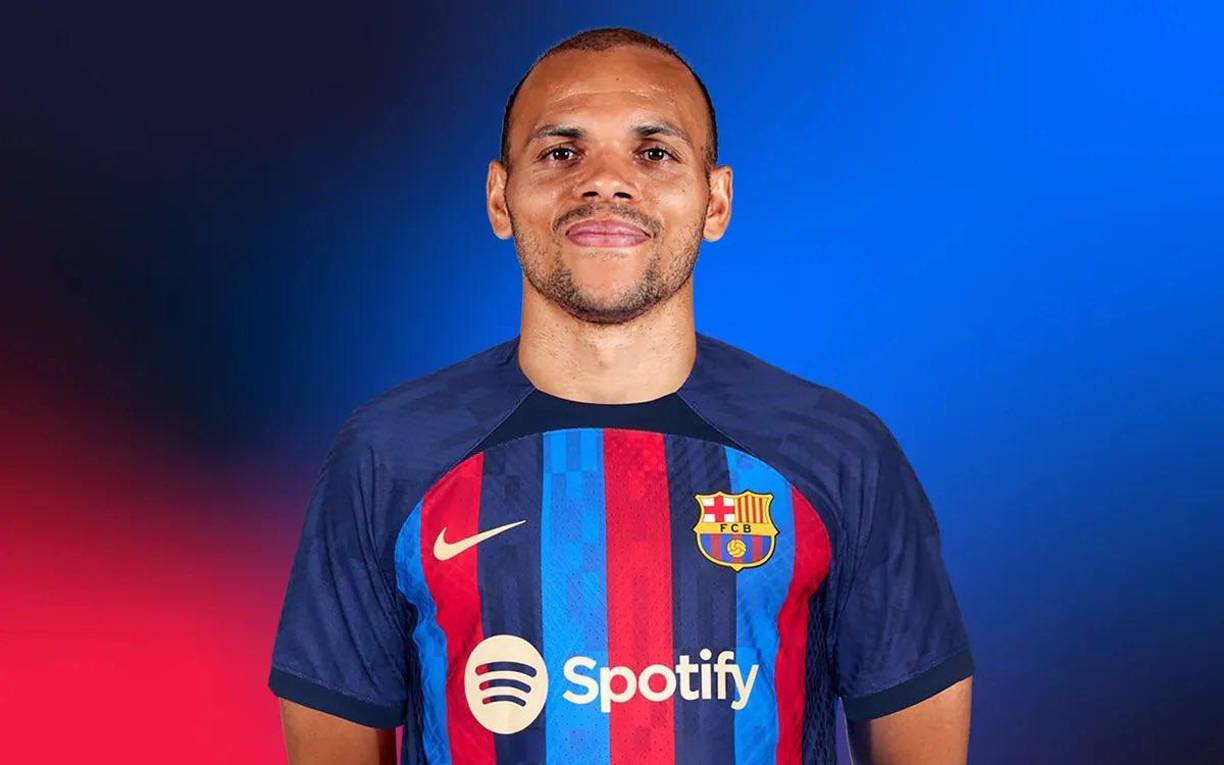 Según medios españoles, el Barcelona hará oficial la salida delantero danés Martin Braithwaite en las próximas horas. El jugador quería continuar en el club hasta 2024 pese a que los dirigentes le habían comunicado que se buscara un nuevo club. Finalmente, obtendrá la carta de libertad, el futbolista llegó al Camp Nou en enero de 2020 desde el Leganés, anotando 10 goles en 58 encuentros.