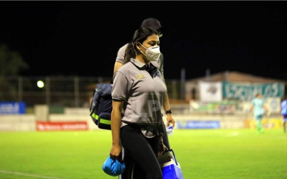 Ella es la kinesióloga del Real de Minas que llamó la atención en el estadio Excélsior durante el partido contra el Platense.