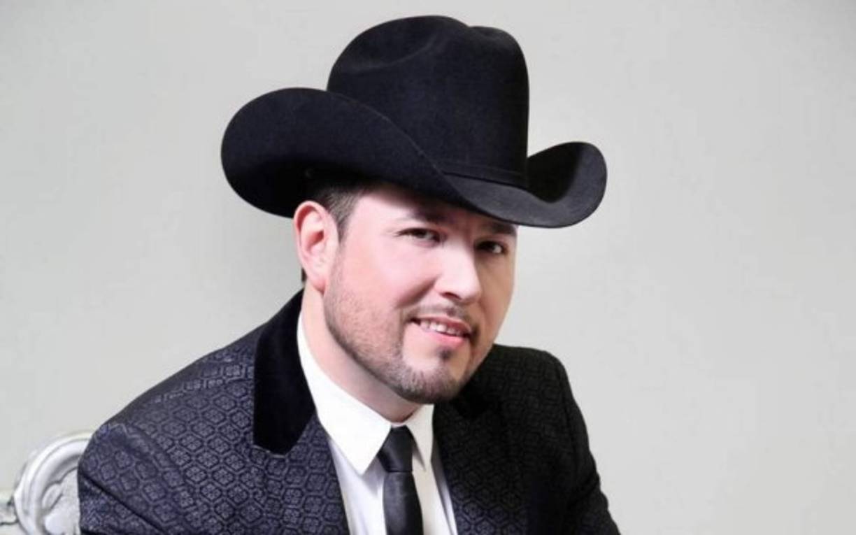 El músico tijuanense Roberto Tapia, quien fuera coach de 'La Voz Kids' en 2013 junto a Paulina Rubio fue acusado a inicio de 2017 de abusar de una menor de edad hace dos años, justo en la época en la que participaba en el show. La joven ha señalado que fue abusada sexualmente de Tapia, cuando ella tenía apenas 14 años de edad y el cantante 34.<br/>