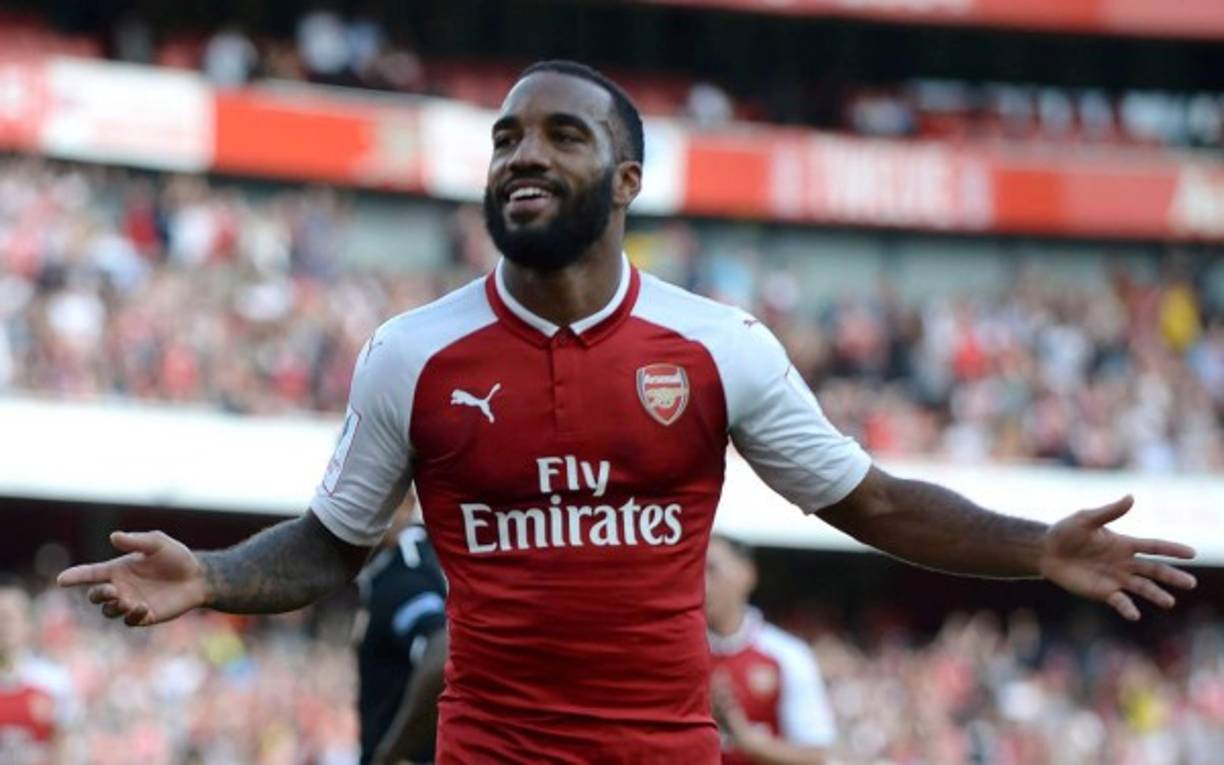 Alexandre Lacazette se está planteando salir del Arsenal esta semana. Varios medios ingleses se hacen eco de la información de Le10Sport que afirma que el delantero francés podría forzar su salida en busca de los minutos que no le da Unai Emery. Ha entrado de cambio en los tres primeros partidos de la Premier.